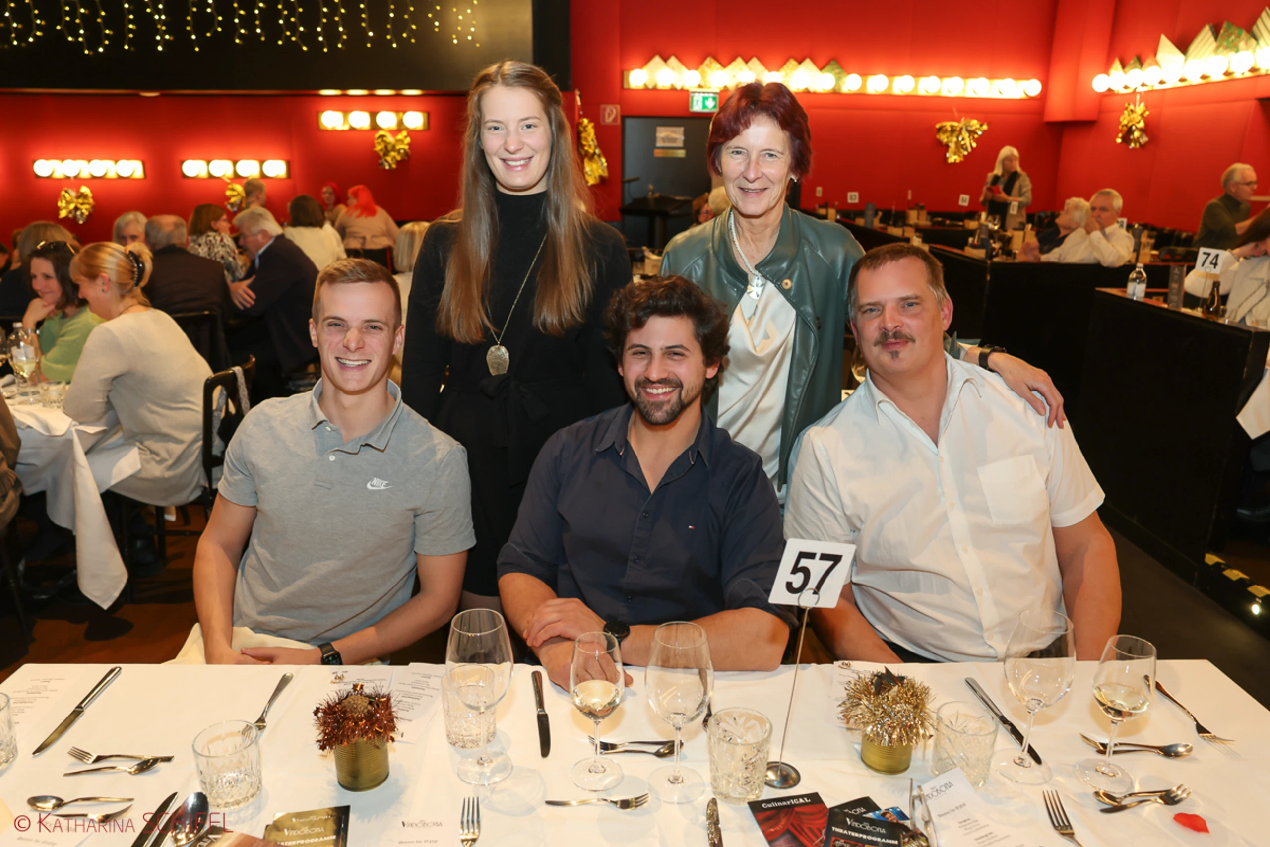Premiere - Dinner for One Wiederaufnahme – Bild 30 von 40