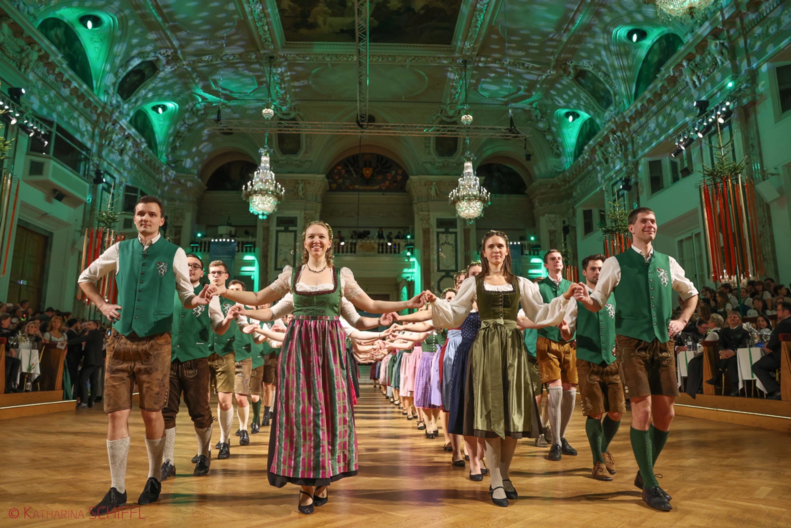 Steirerball 2026: Rund 3.500 Gäste feiern in ausverkaufter Hofburg