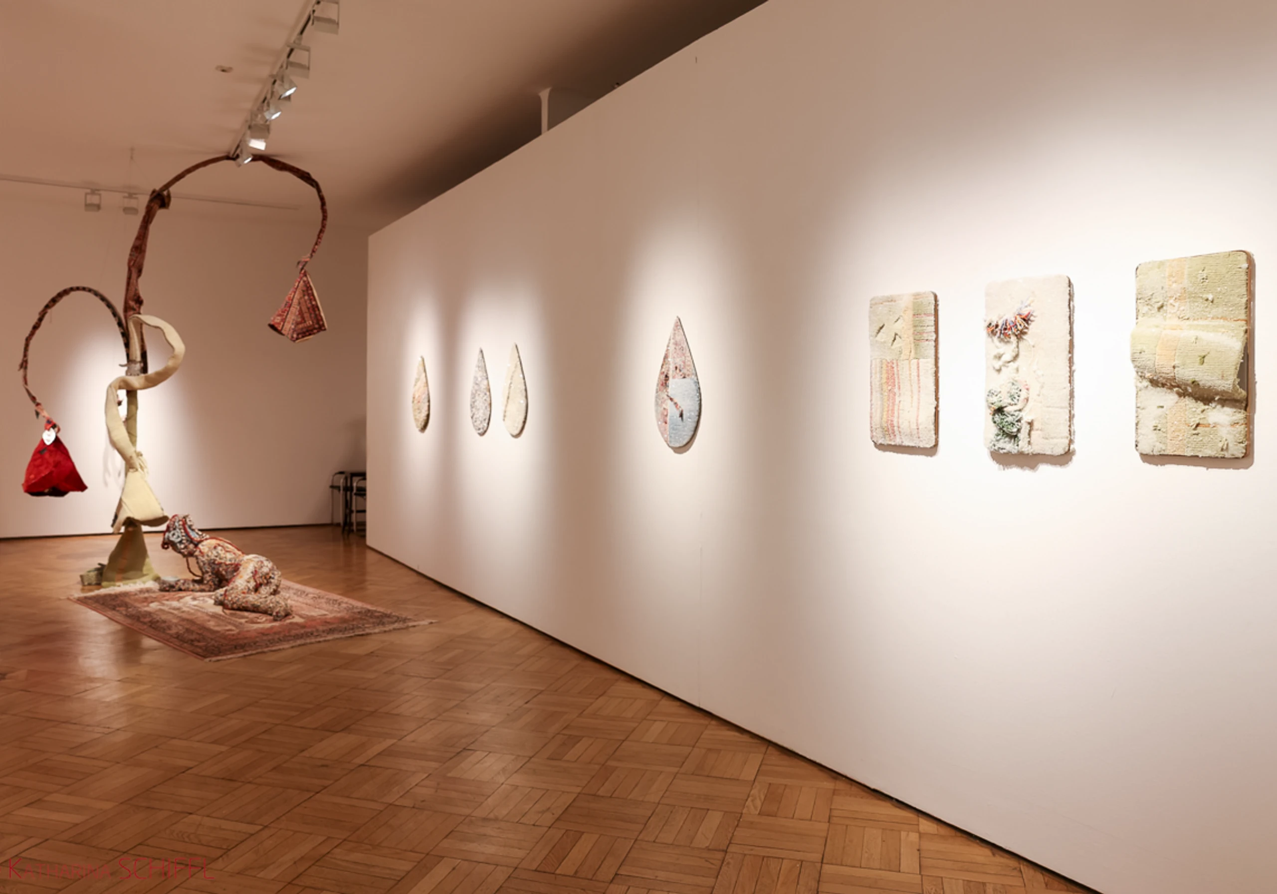 Ausstellungseröffnung „Tree of Life“  von Noushin Redjaian – Bild 12 von 81