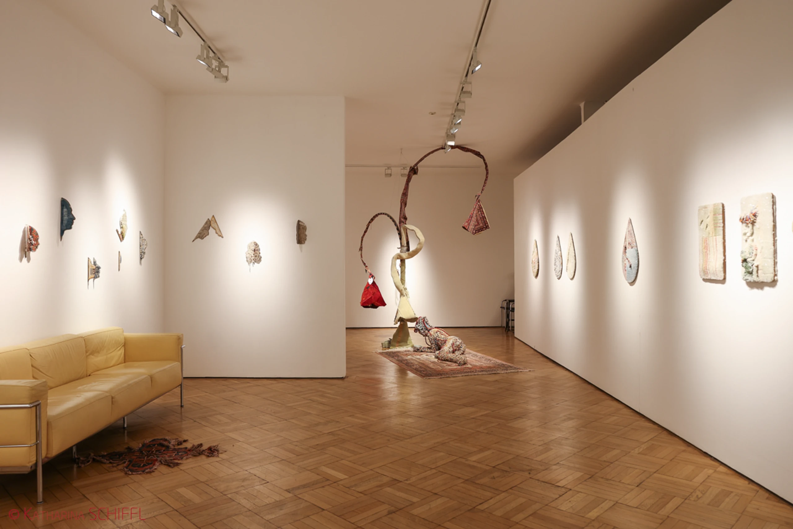 Ausstellungseröffnung „Tree of Life“  von Noushin Redjaian – Bild 14 von 81