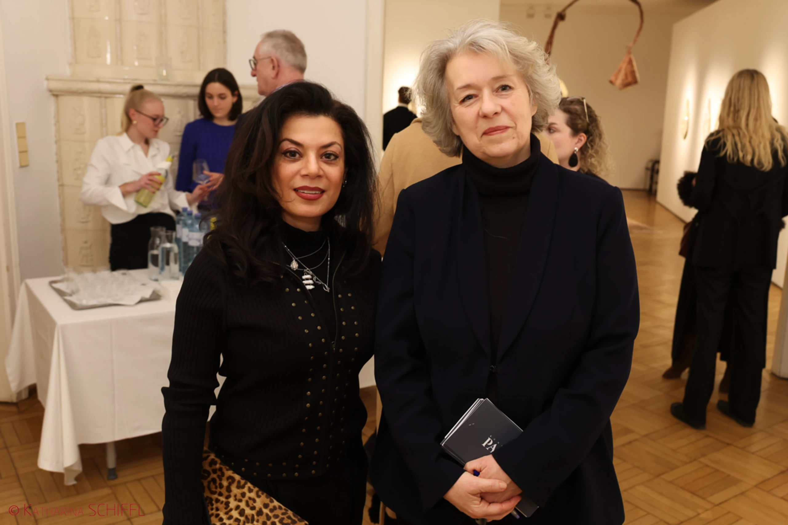 Ausstellungseröffnung „Tree of Life“  von Noushin Redjaian – Bild 30 von 81
