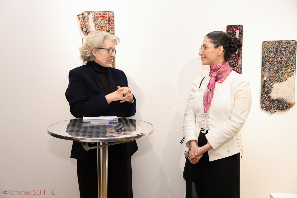 Ausstellungseröffnung „Tree of Life“  von Noushin Redjaian – Bild 41 von 81