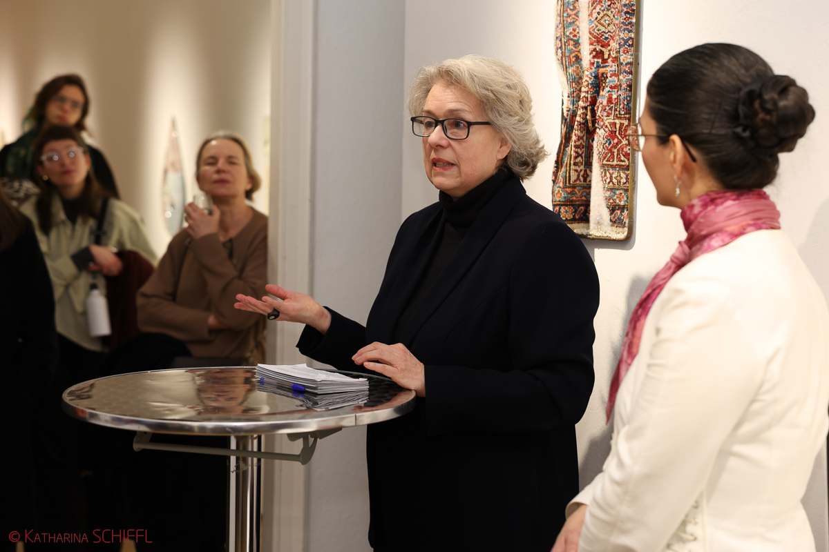 Ausstellungseröffnung „Tree of Life“  von Noushin Redjaian – Bild 43 von 81