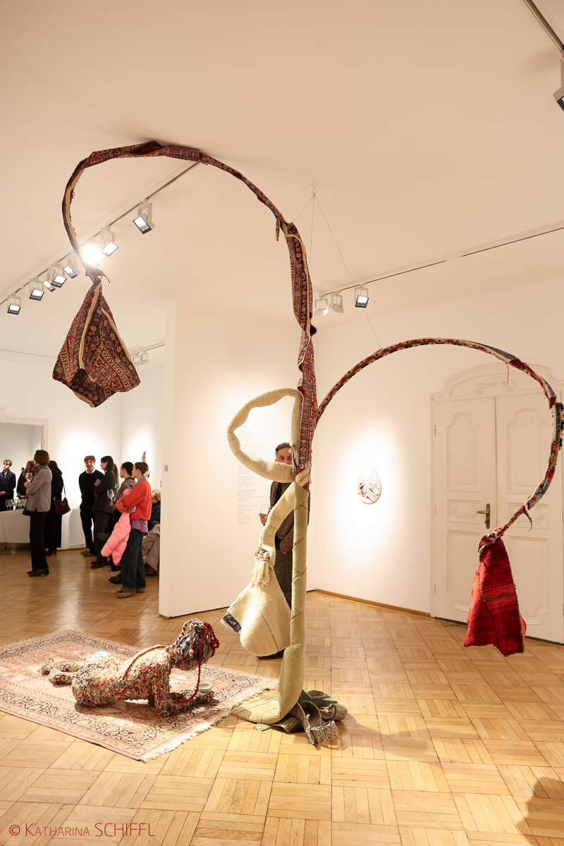 Ausstellungseröffnung „Tree of Life“  von Noushin Redjaian – Bild 53 von 81