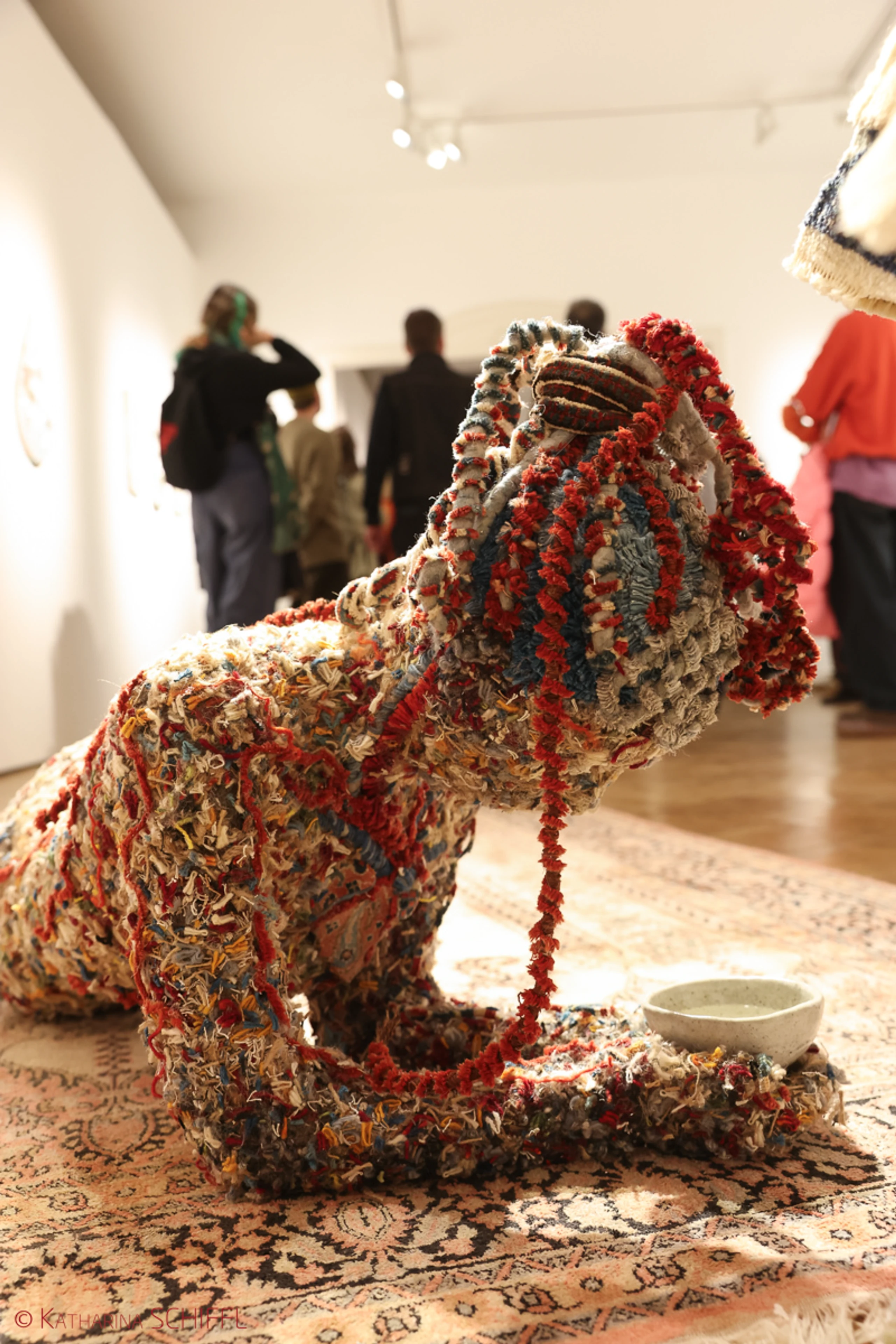 Ausstellungseröffnung „Tree of Life“  von Noushin Redjaian – Bild 54 von 81
