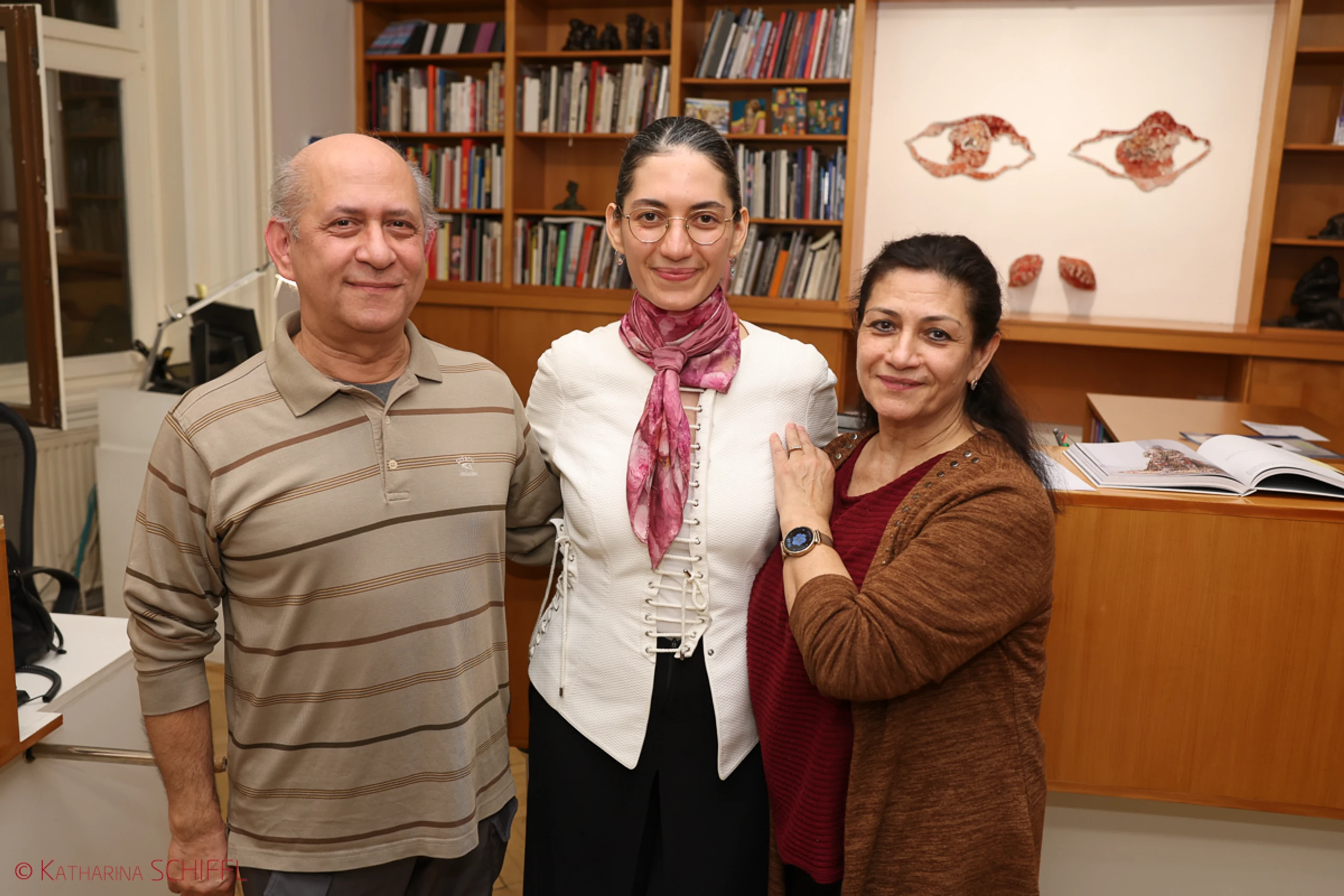 Ausstellungseröffnung „Tree of Life“  von Noushin Redjaian – Bild 62 von 81