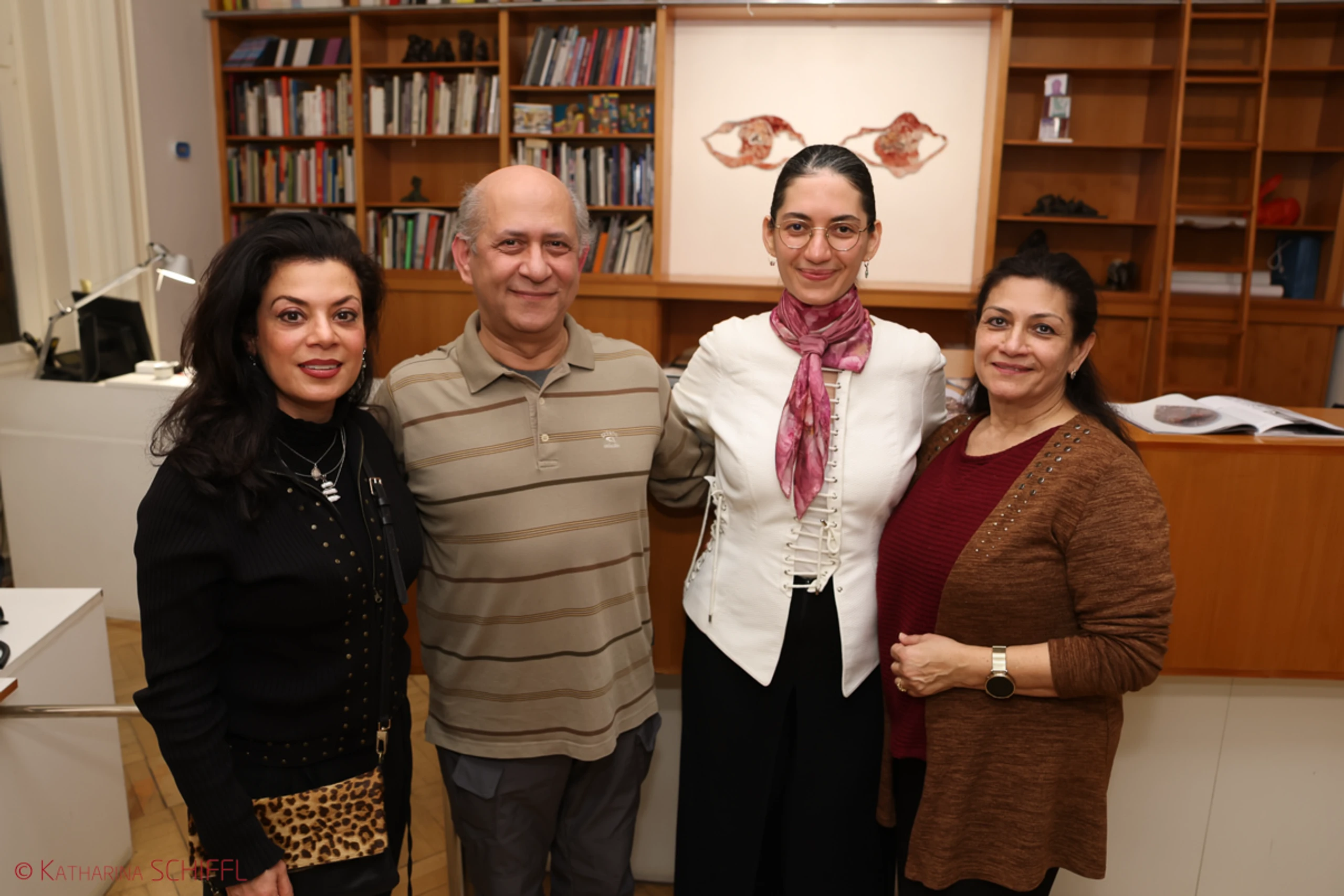 Ausstellungseröffnung „Tree of Life“  von Noushin Redjaian – Bild 63 von 81