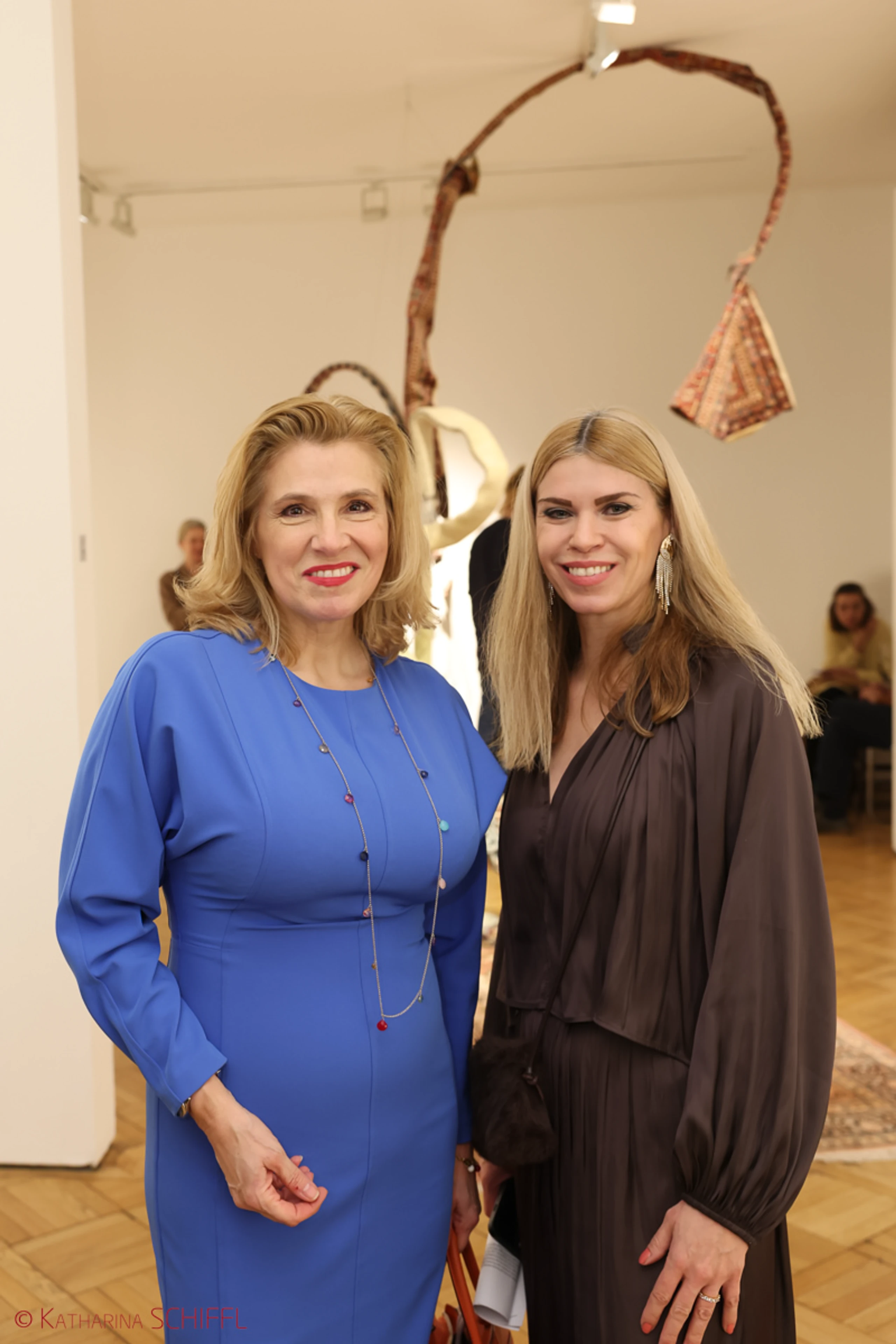 Ausstellungseröffnung „Tree of Life“  von Noushin Redjaian – Bild 79 von 81