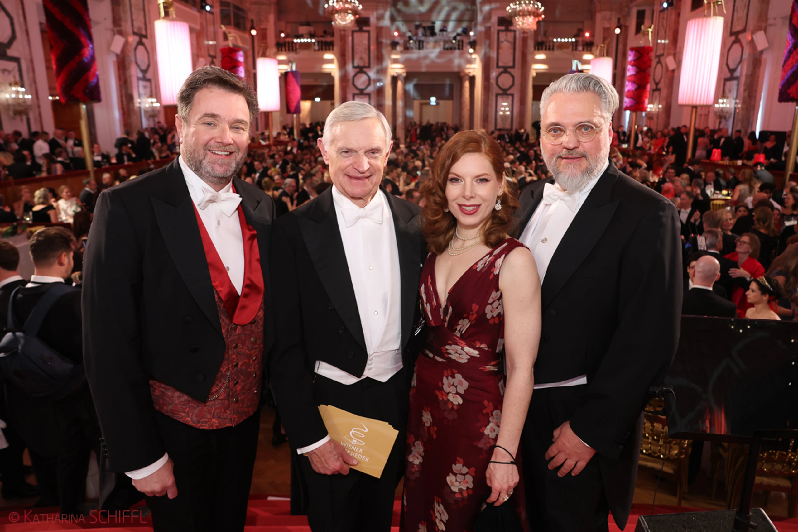 67. Wiener Kaffeesiederball: Kaffeehauskultur in der Hofburg