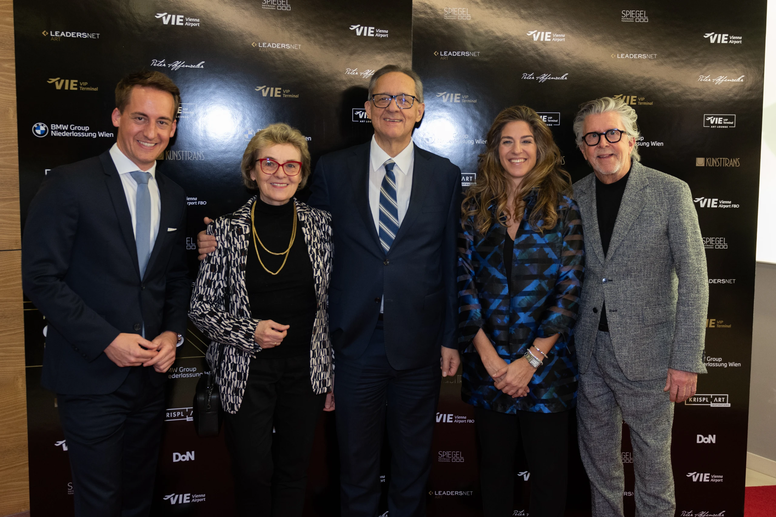 „Fly & Float“: Neue Kunstausstellung im VIP-Terminal Wien