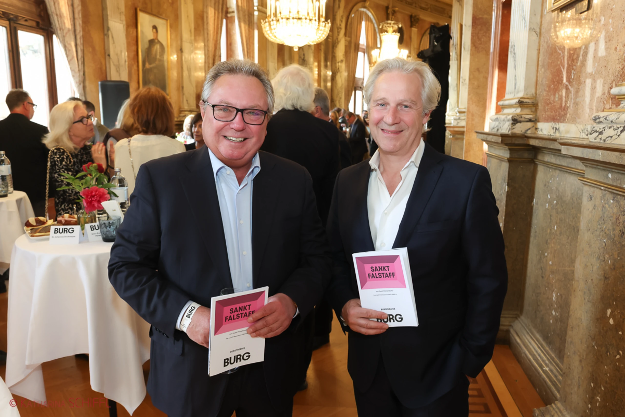 Begrüßungsumtrunk zur Sankt Falstaff Premiere