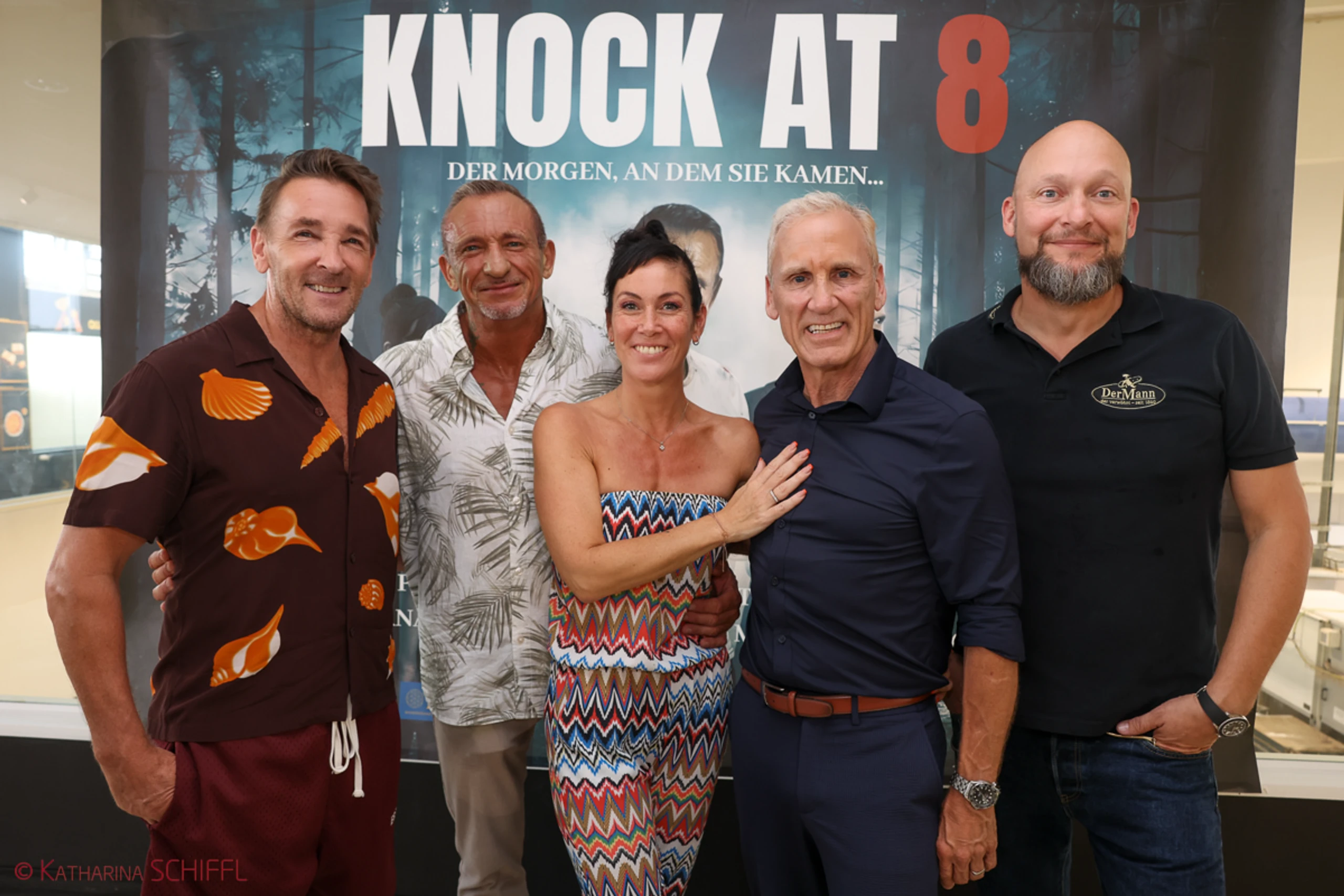 Thriller "KNOCK AT 8"