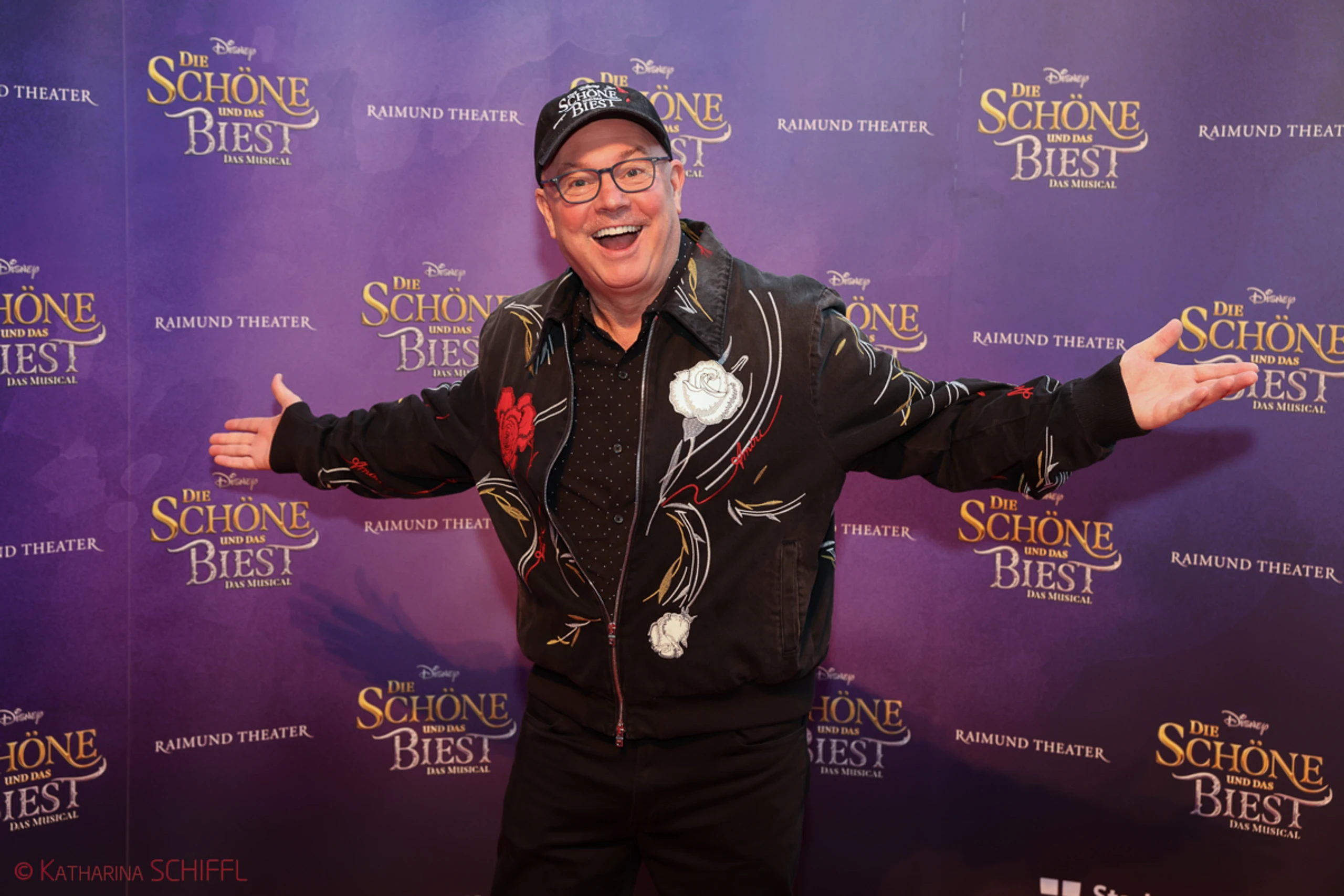 Gala-Premiere Disneys DIE SCHÖNE UND DAS BIEST – Bild 2 von 140