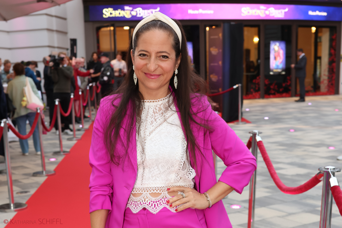 Gala-Premiere Disneys DIE SCHÖNE UND DAS BIEST – Bild 3 von 140