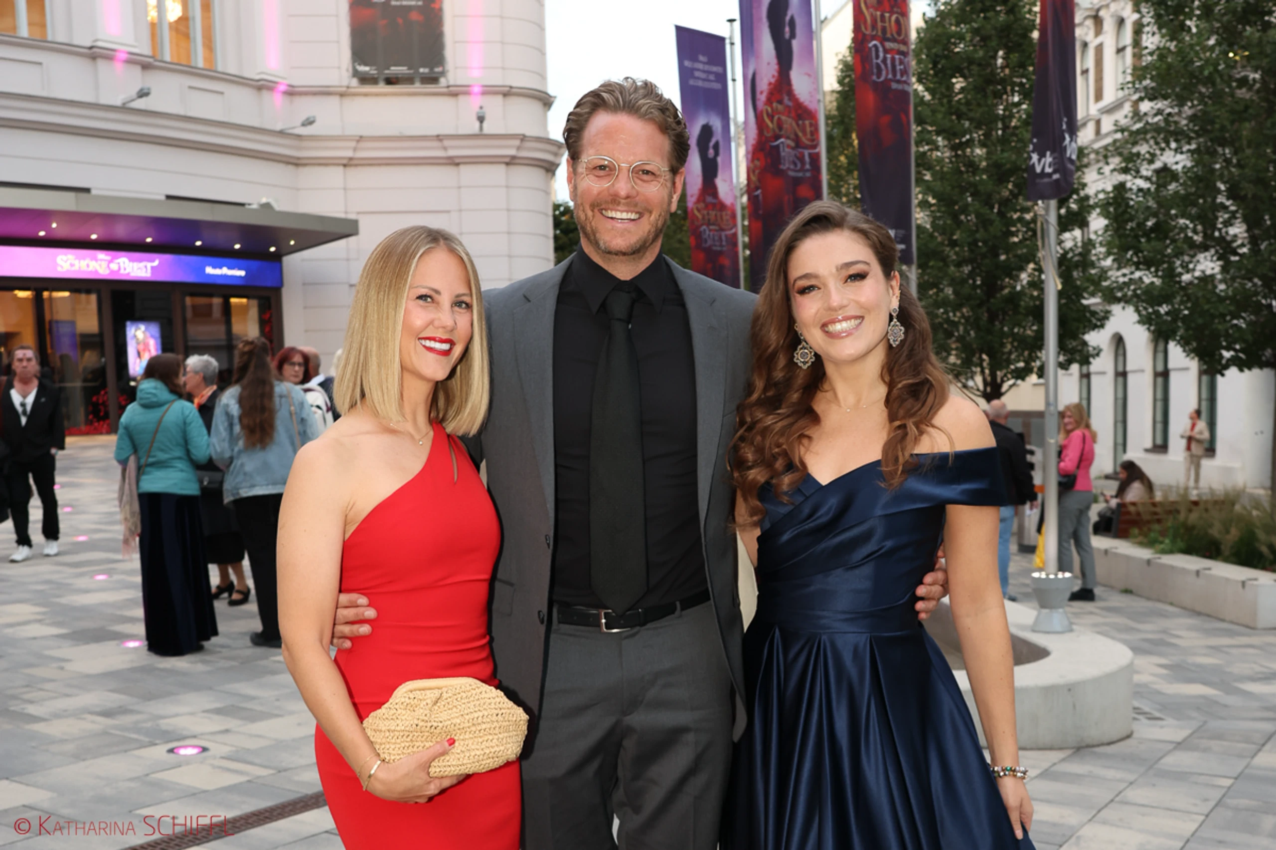Gala-Premiere Disneys DIE SCHÖNE UND DAS BIEST – Bild 4 von 140