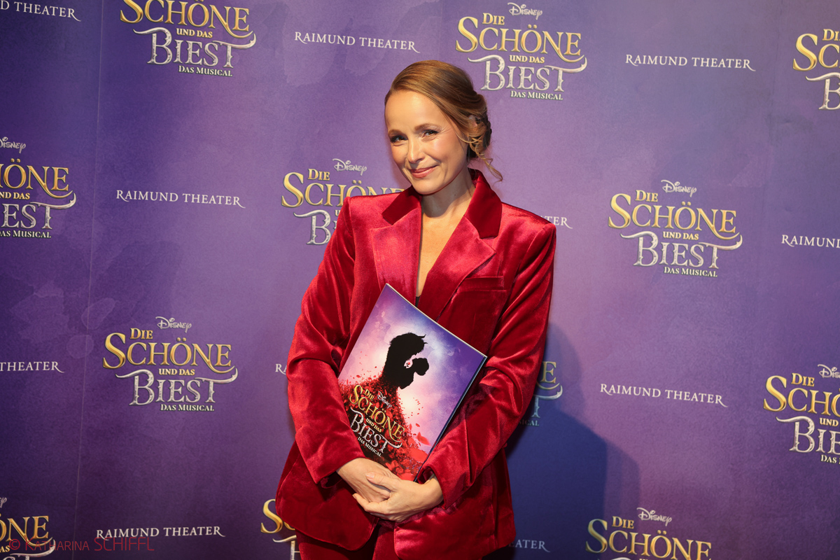 Gala-Premiere Disneys DIE SCHÖNE UND DAS BIEST – Bild 5 von 140