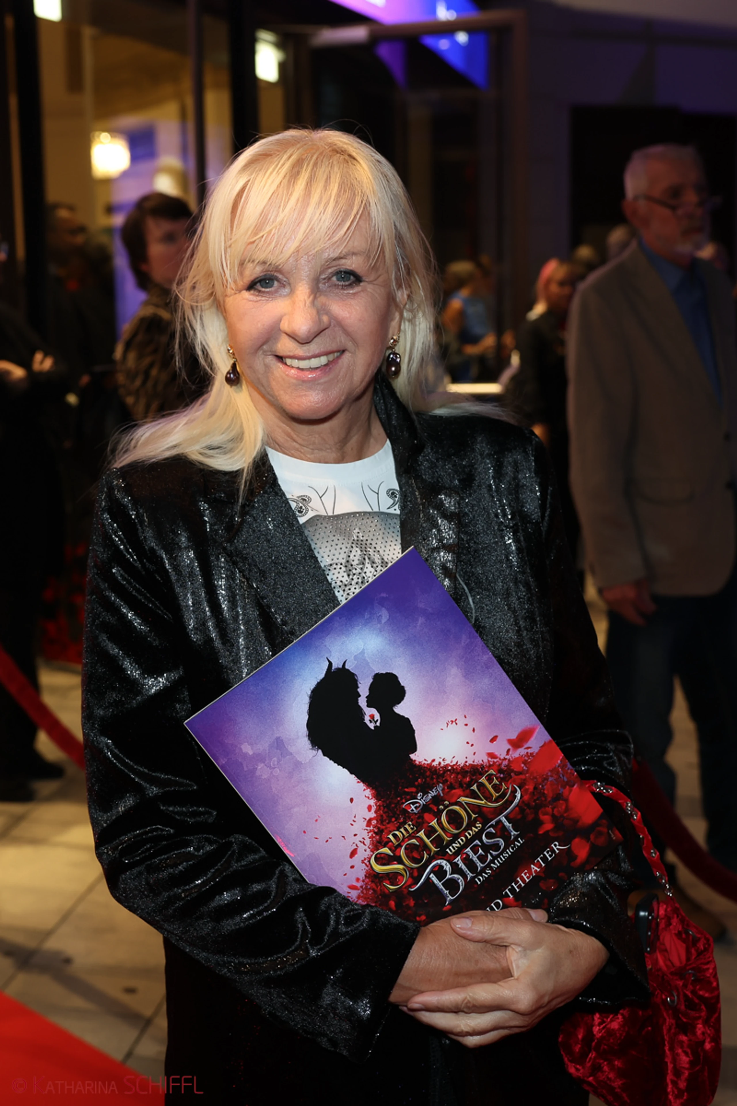 Gala-Premiere Disneys DIE SCHÖNE UND DAS BIEST – Bild 7 von 140