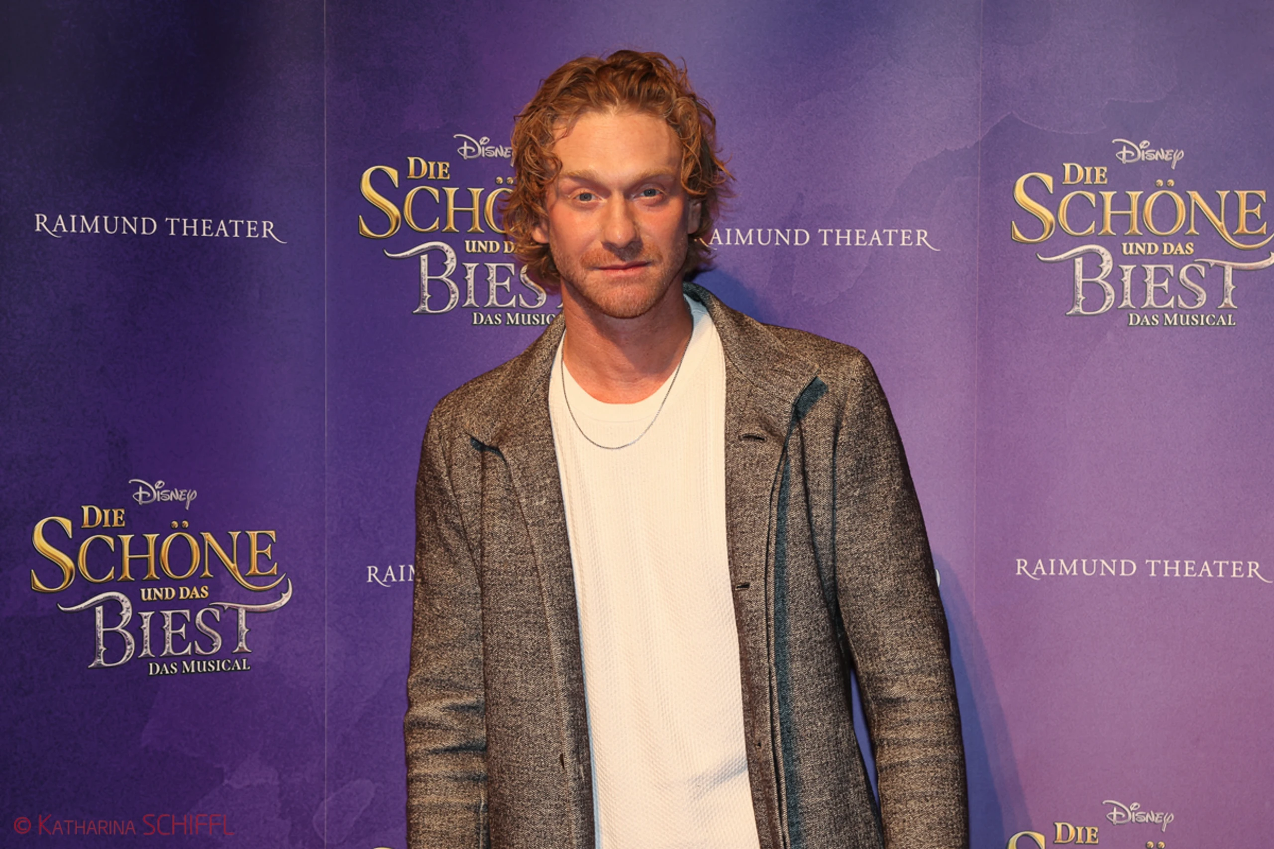 Gala-Premiere Disneys DIE SCHÖNE UND DAS BIEST – Bild 9 von 140