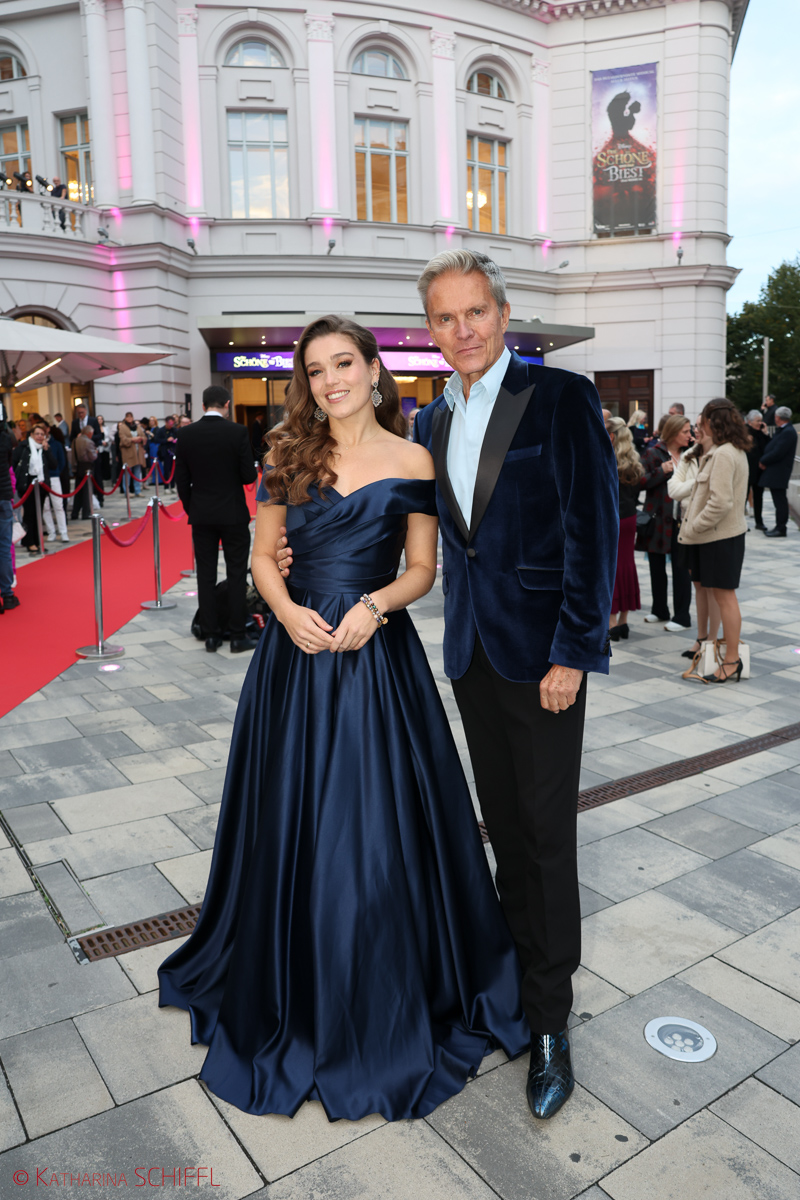 Gala-Premiere Disneys DIE SCHÖNE UND DAS BIEST – Bild 26 von 140
