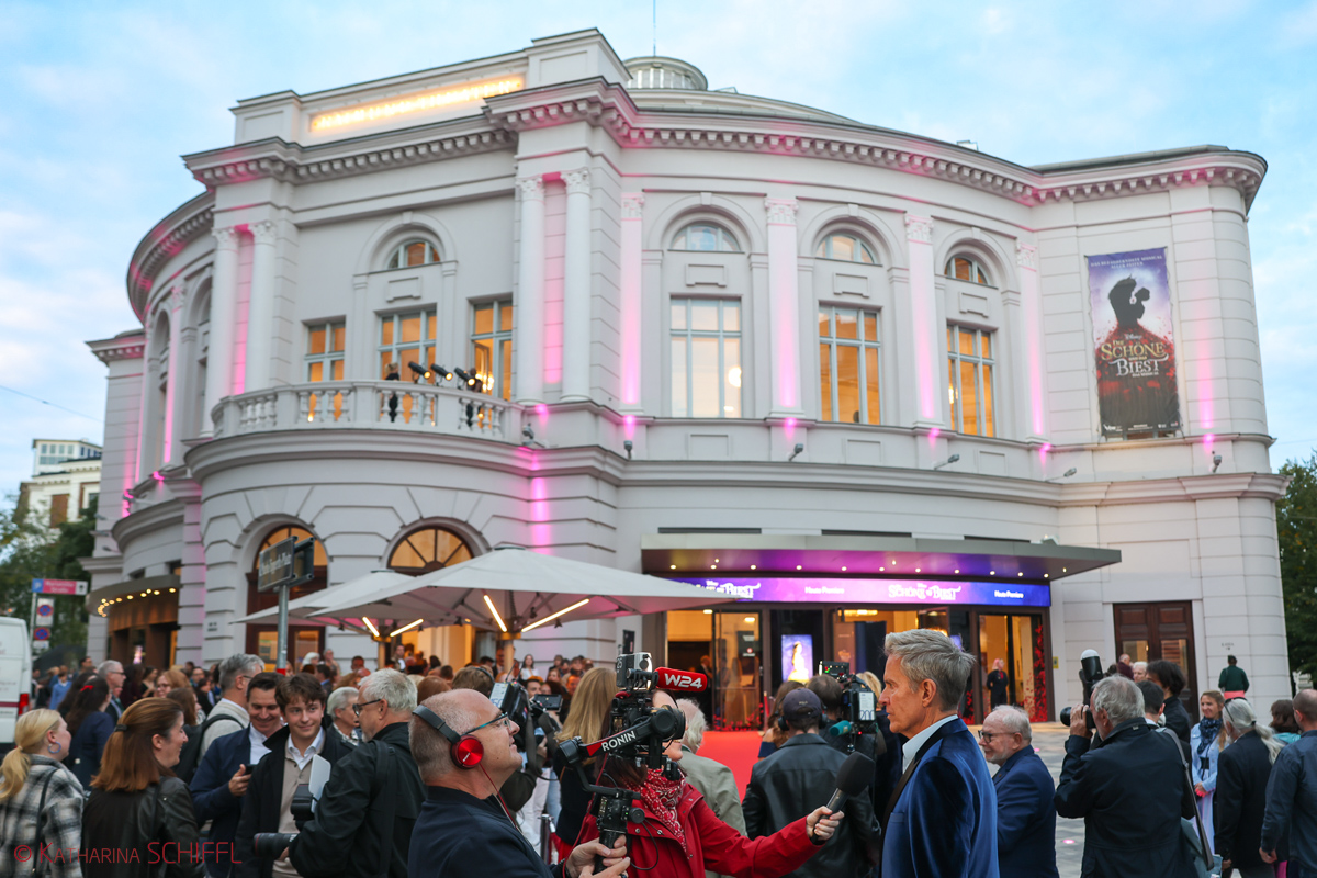 Gala-Premiere Disneys DIE SCHÖNE UND DAS BIEST – Bild 27 von 140