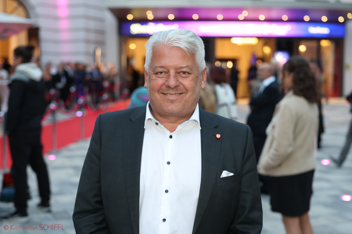 Gala-Premiere Disneys DIE SCHÖNE UND DAS BIEST – Bild 29 von 140