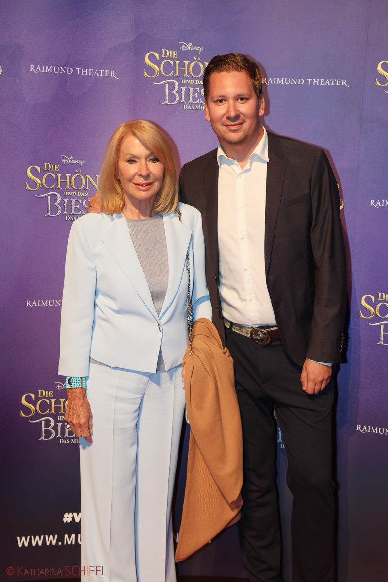 Gala-Premiere Disneys DIE SCHÖNE UND DAS BIEST – Bild 35 von 140