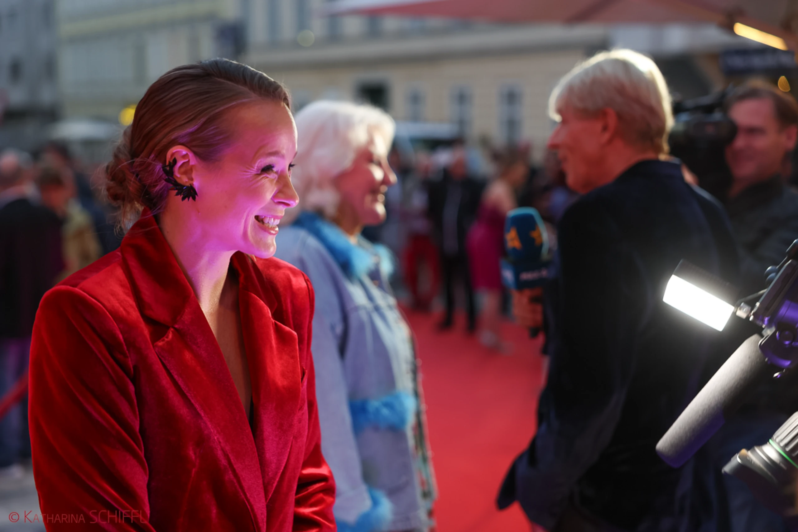 Gala-Premiere Disneys DIE SCHÖNE UND DAS BIEST – Bild 36 von 140