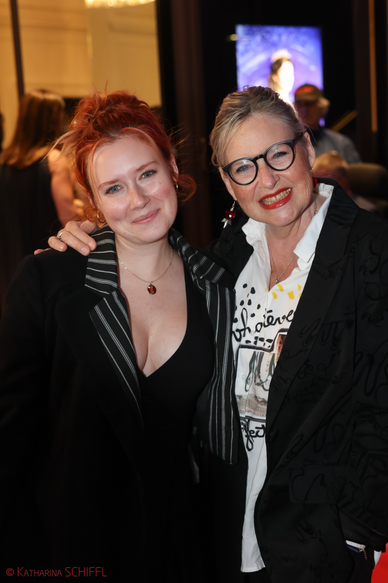 Gala-Premiere Disneys DIE SCHÖNE UND DAS BIEST – Bild 45 von 140