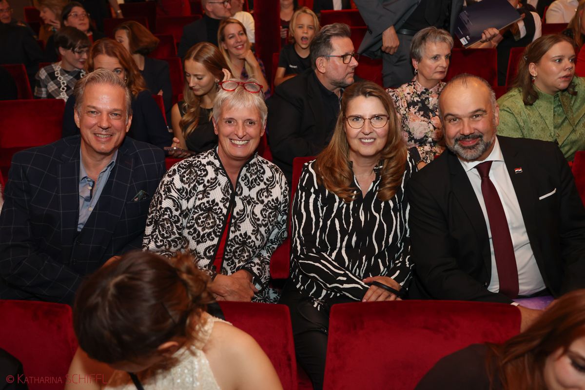 Gala-Premiere Disneys DIE SCHÖNE UND DAS BIEST – Bild 67 von 140