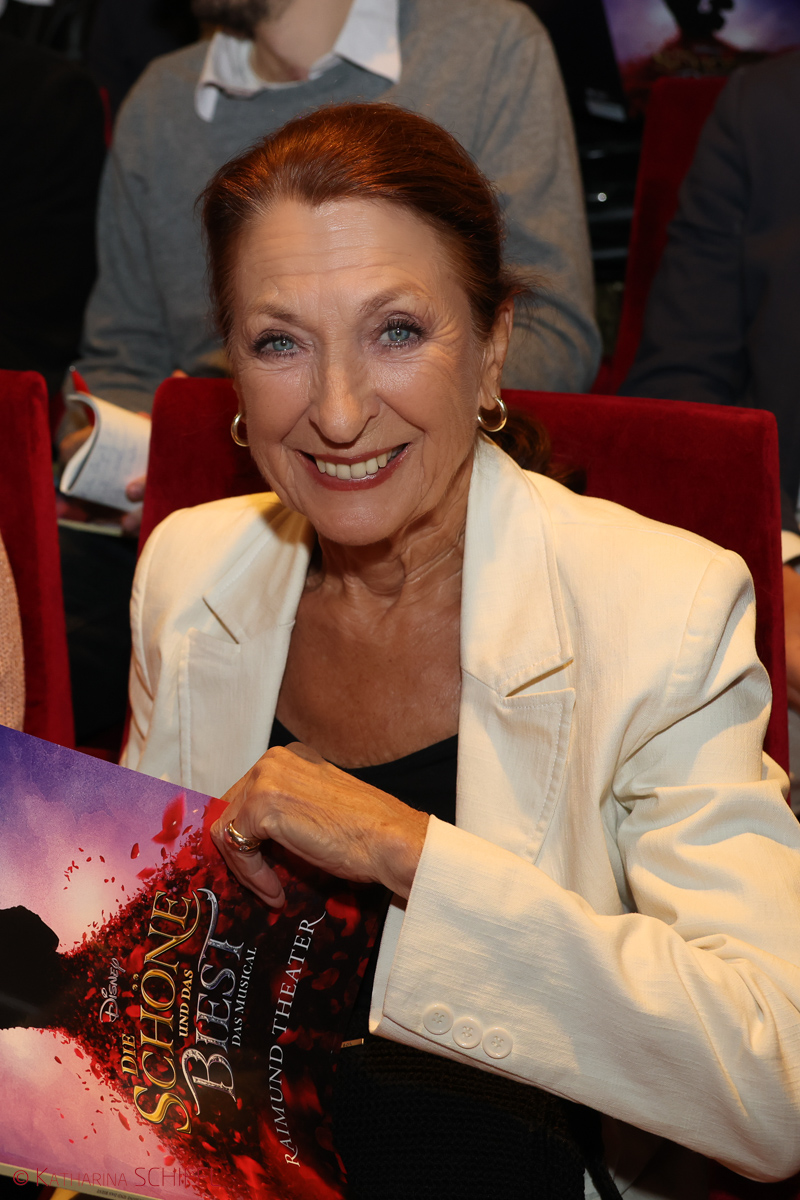 Gala-Premiere Disneys DIE SCHÖNE UND DAS BIEST – Bild 73 von 140