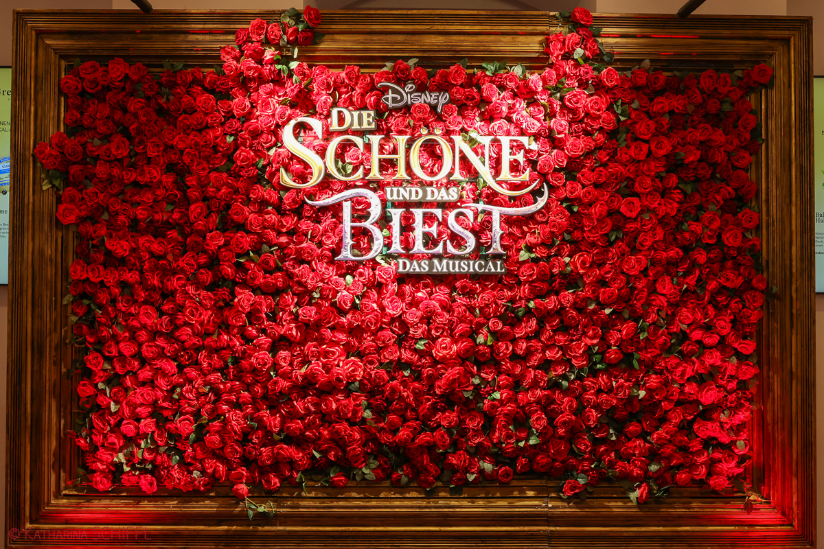 Gala-Premiere Disneys DIE SCHÖNE UND DAS BIEST – Bild 75 von 140