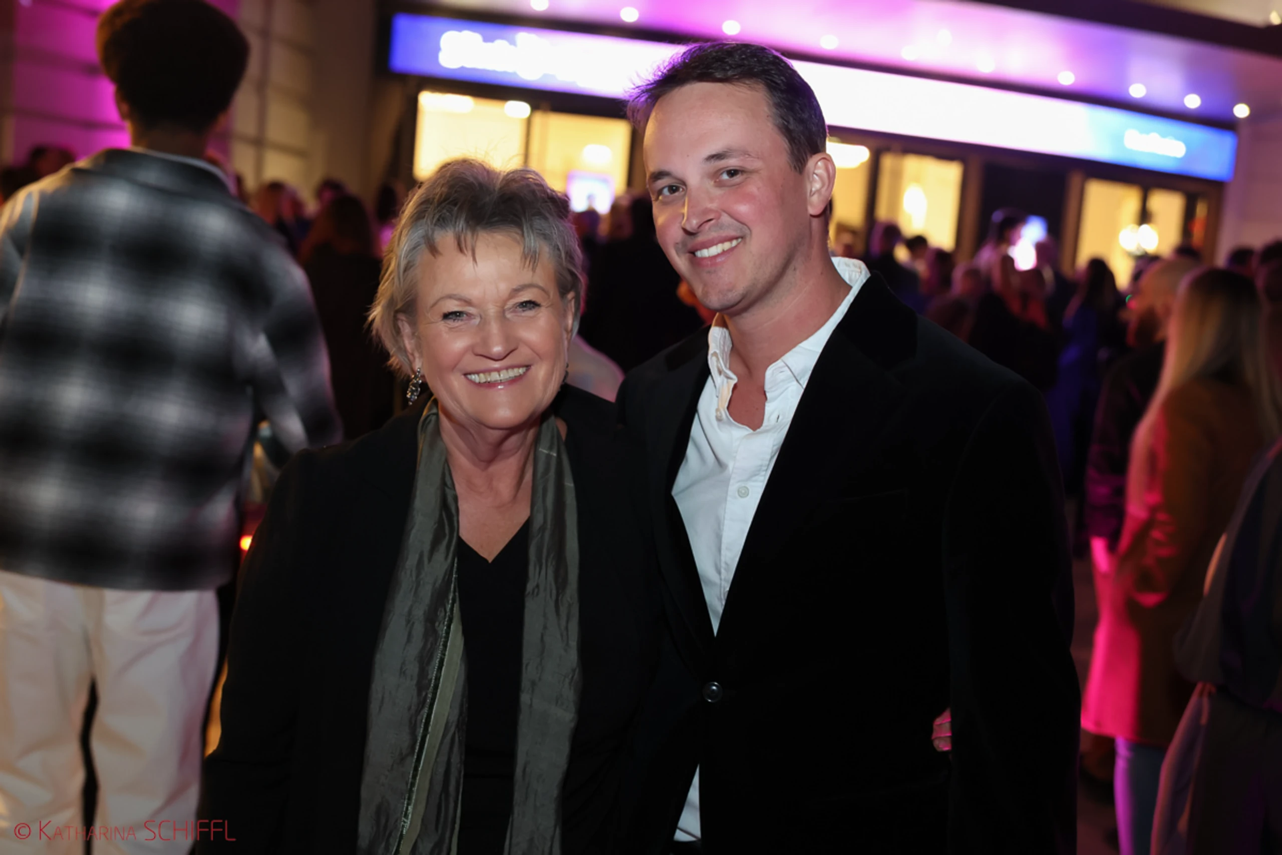 Gala-Premiere Disneys DIE SCHÖNE UND DAS BIEST – Bild 86 von 140