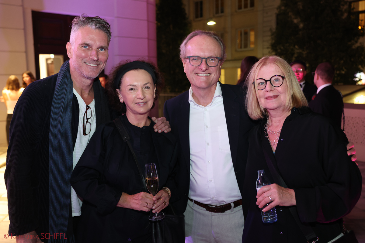 Gala-Premiere Disneys DIE SCHÖNE UND DAS BIEST – Bild 88 von 140