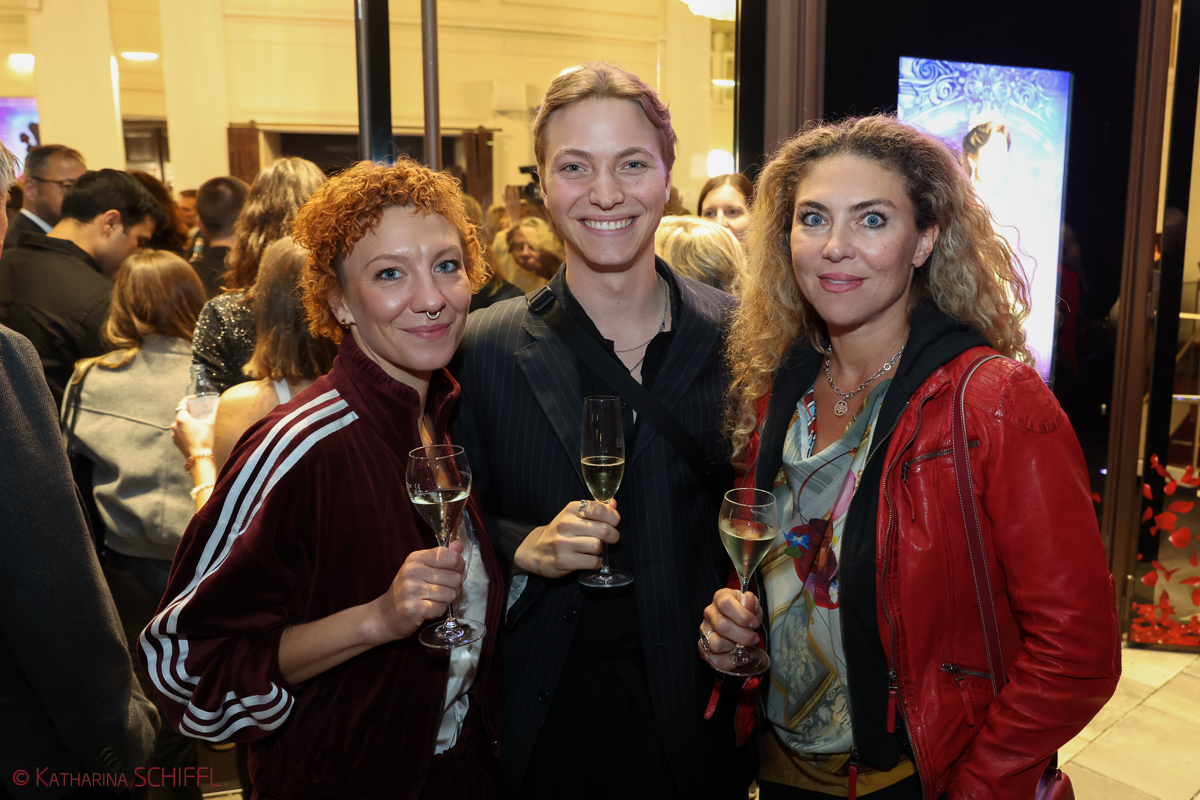 Gala-Premiere Disneys DIE SCHÖNE UND DAS BIEST – Bild 90 von 140