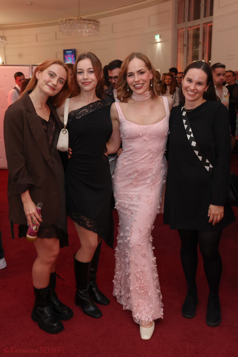 Gala-Premiere Disneys DIE SCHÖNE UND DAS BIEST – Bild 122 von 140