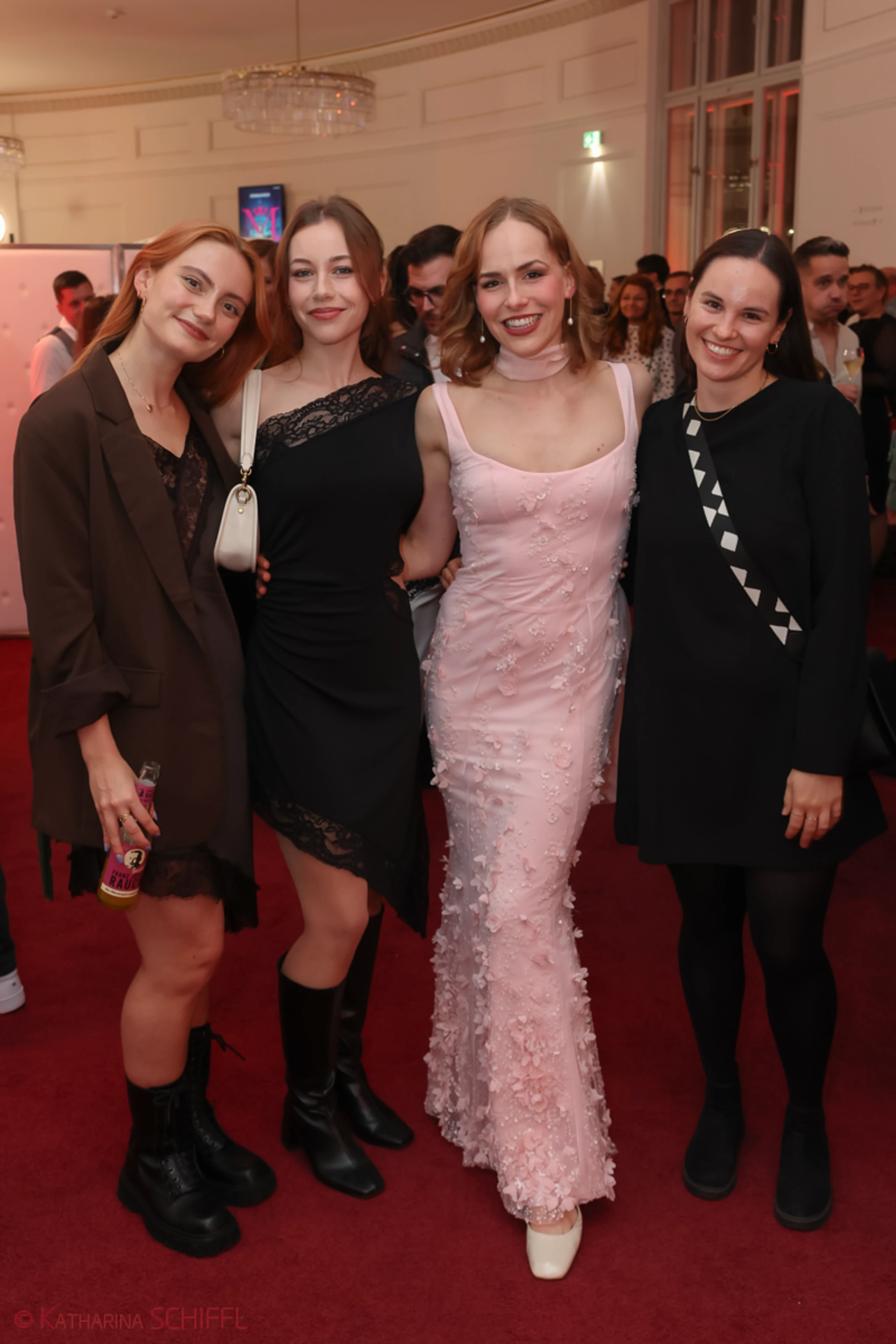 Gala-Premiere Disneys DIE SCHÖNE UND DAS BIEST – Bild 122 von 140
