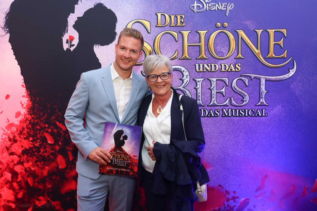 Gala-Premiere Disneys DIE SCHÖNE UND DAS BIEST – Bild 135 von 140