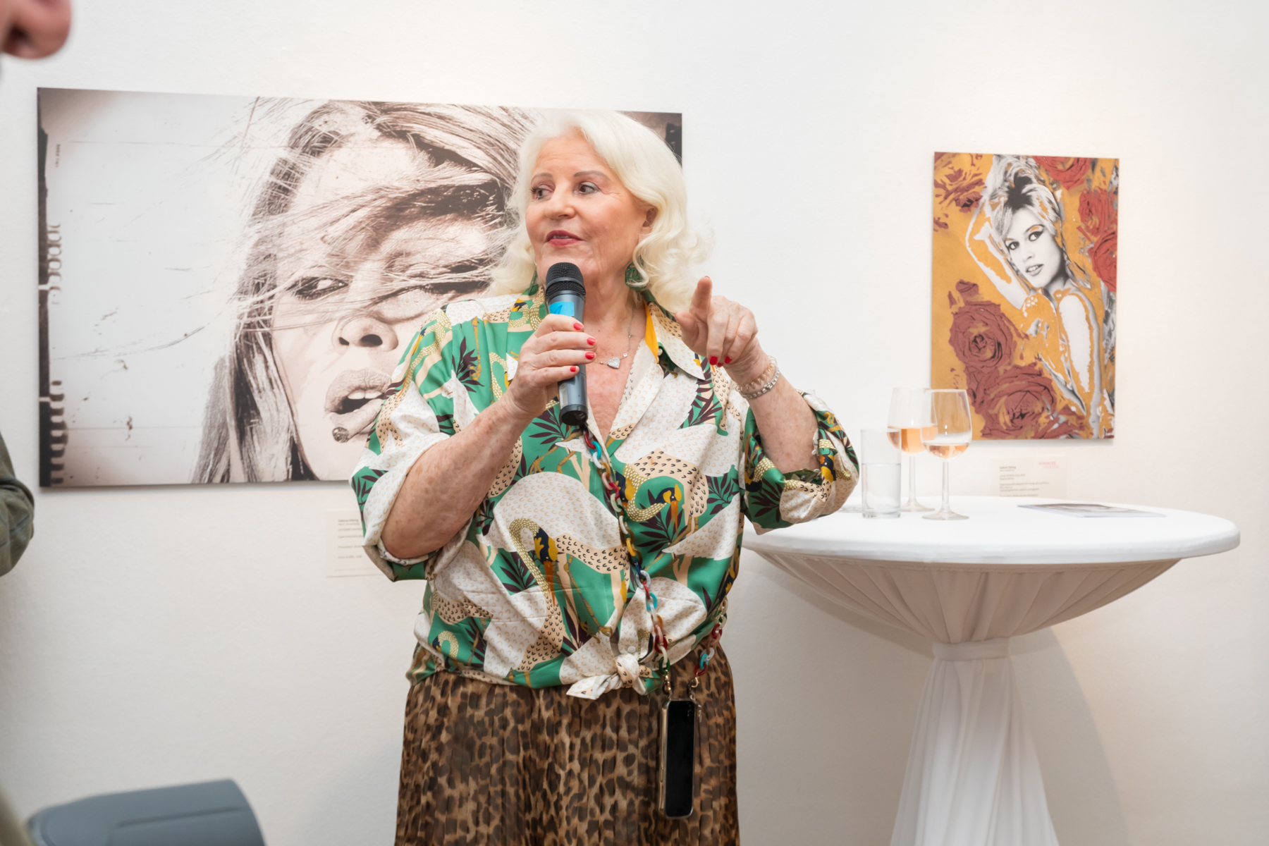 Vernissage der vielseitigen Künstlerin SABINE KÖNIG – Bild 10 von 60