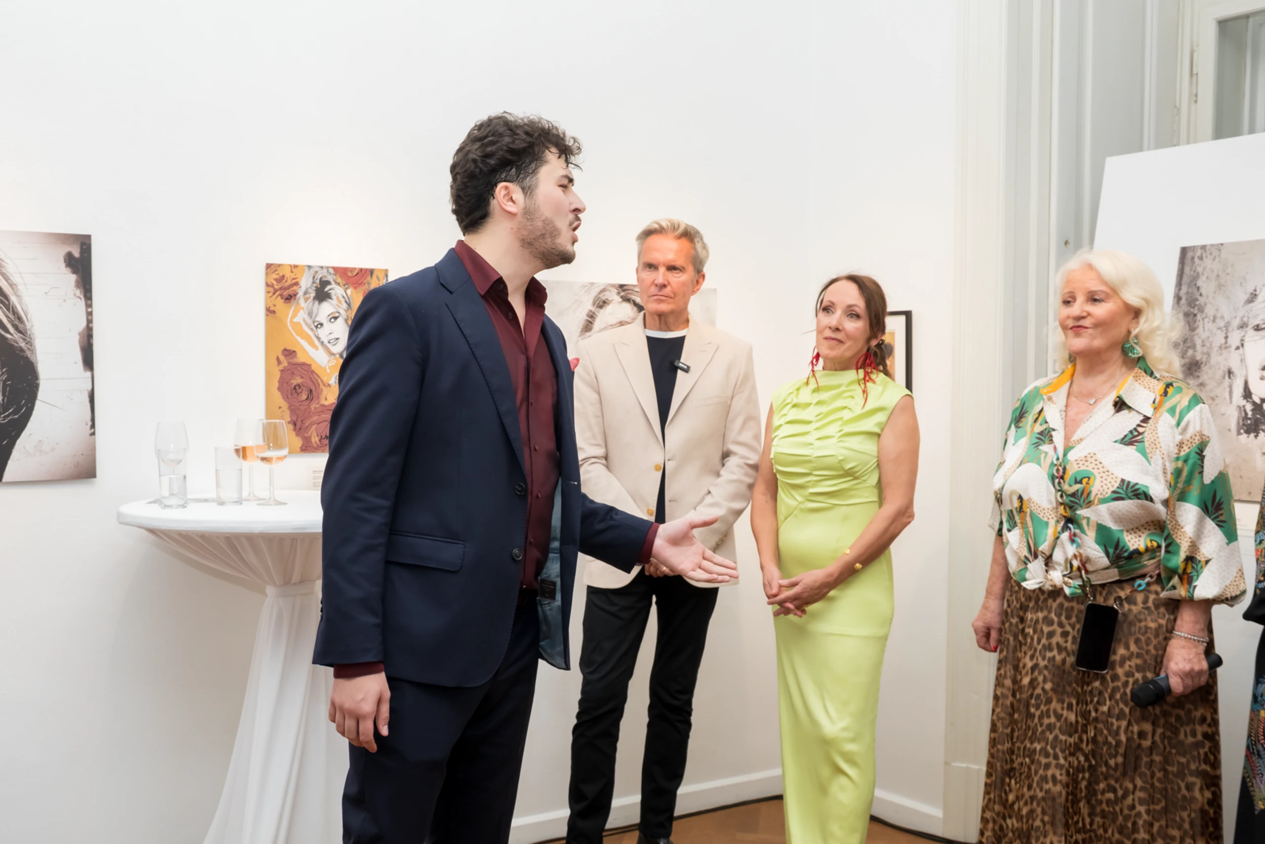 Vernissage der vielseitigen Künstlerin SABINE KÖNIG – Bild 14 von 60