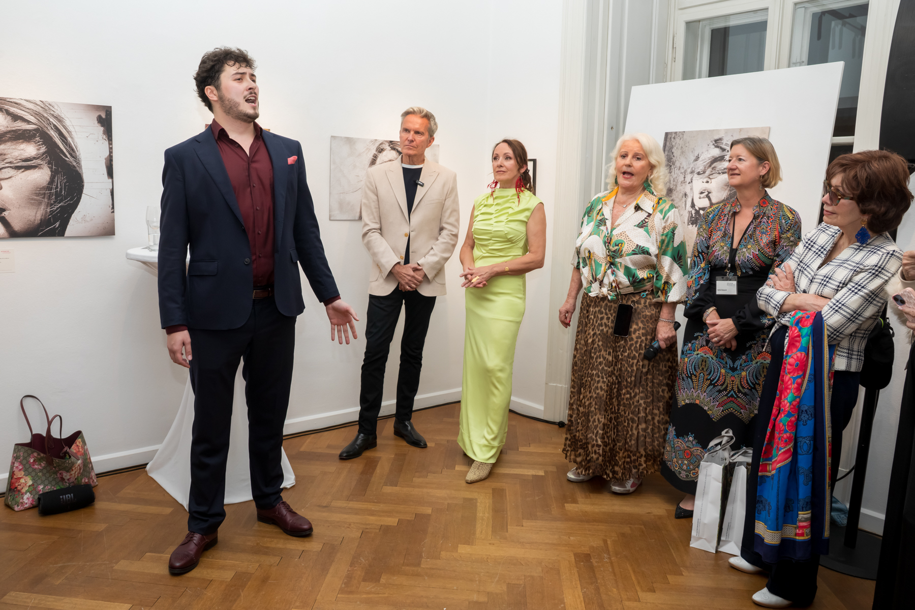 Vernissage der vielseitigen Künstlerin SABINE KÖNIG – Bild 15 von 60