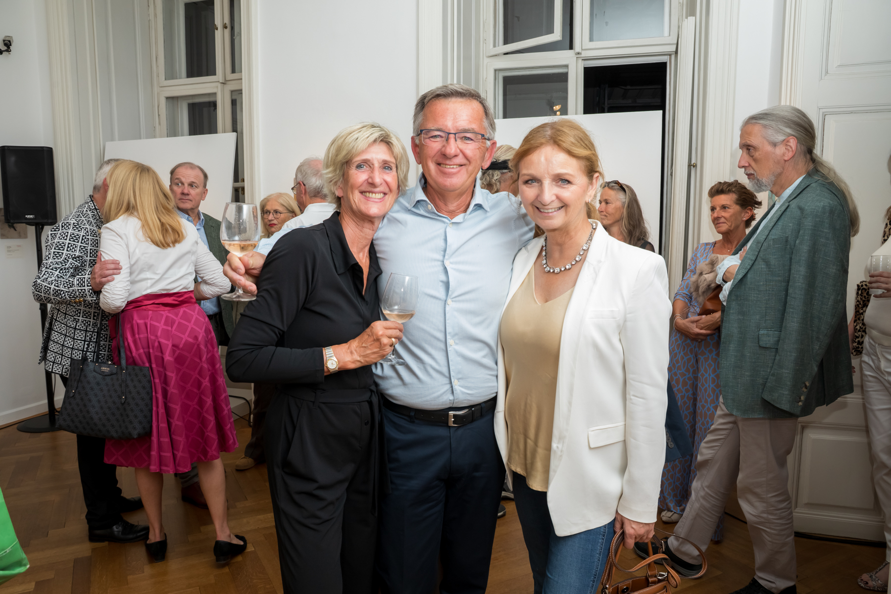 Vernissage der vielseitigen Künstlerin SABINE KÖNIG – Bild 33 von 60