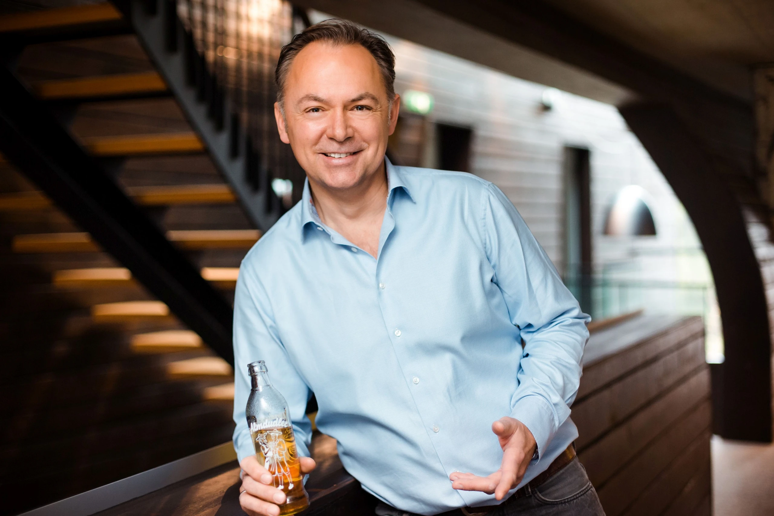 © Almdudler/Philipp Lipiarski/www.goodlifecrewat Blurred image background