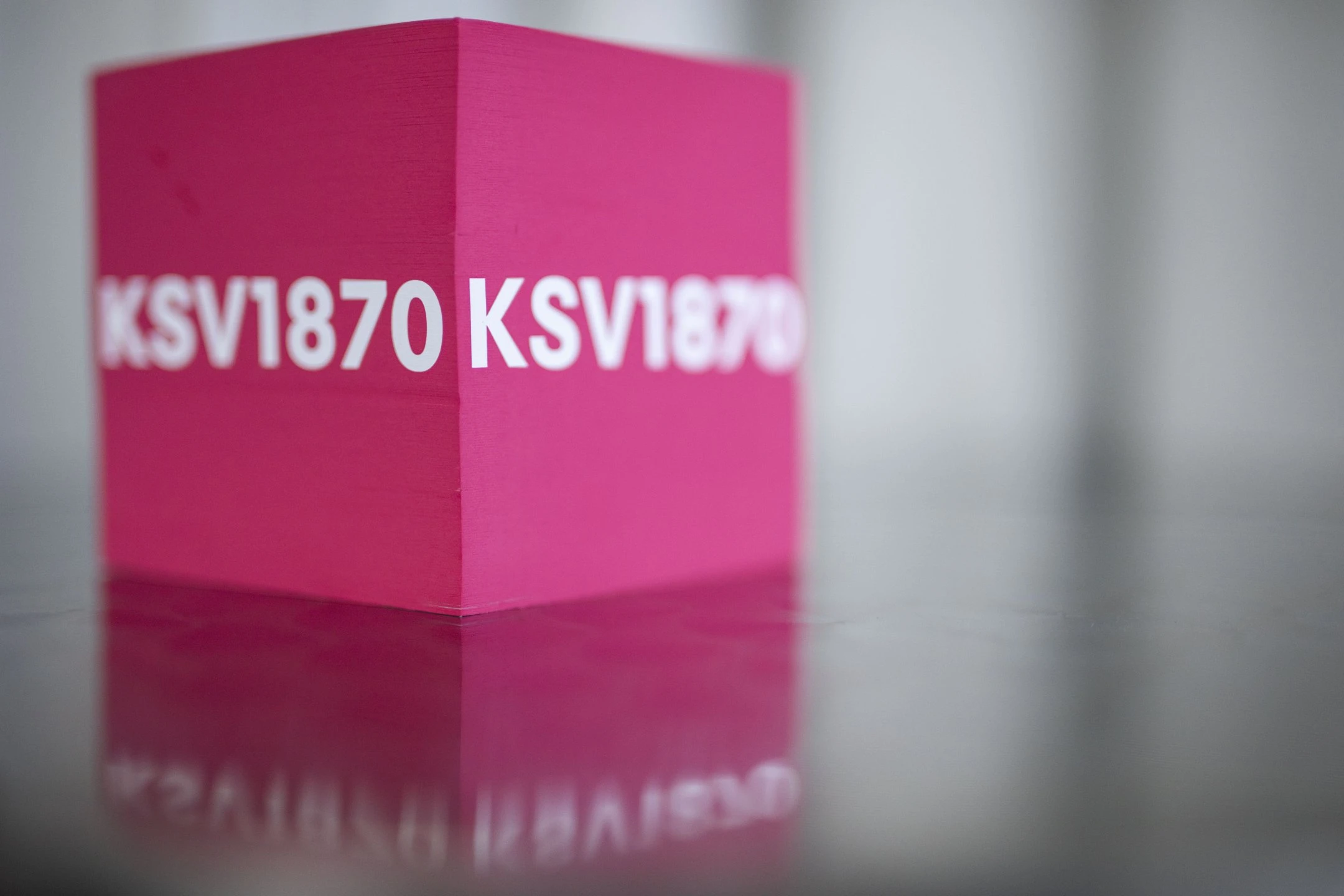 © Elke Mayr Blurred image background