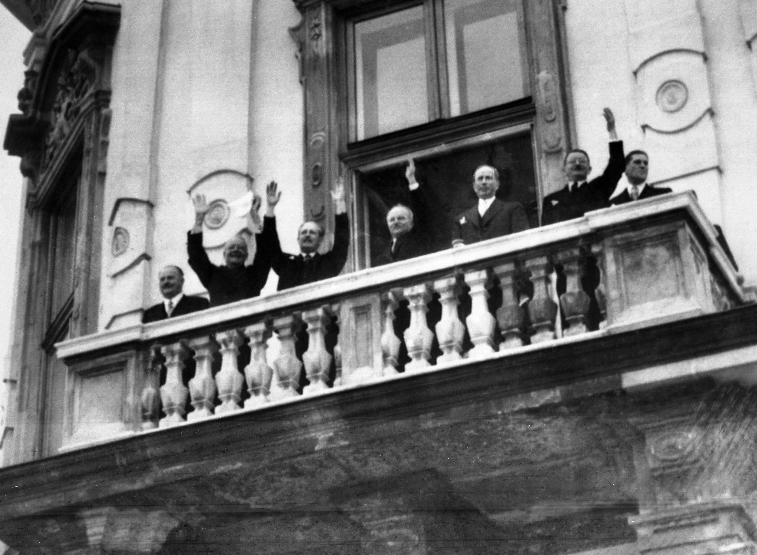 © IMAGO / United Archives International Blurred image background