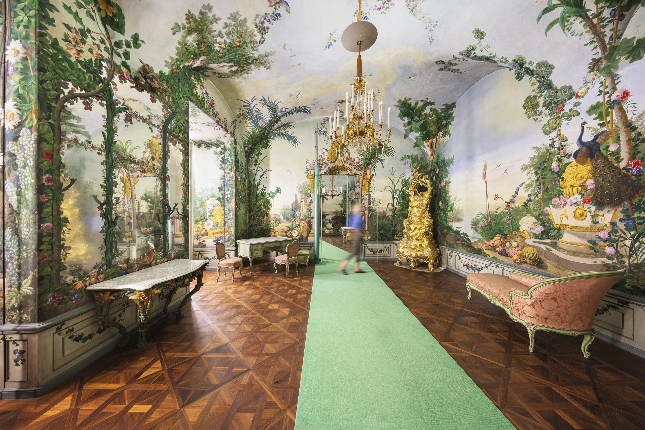 © Schloß Schönbrunn Kultur- und Betriebsges.m.b.H./Fotograf: www.severinwurnig.com Blurred image background