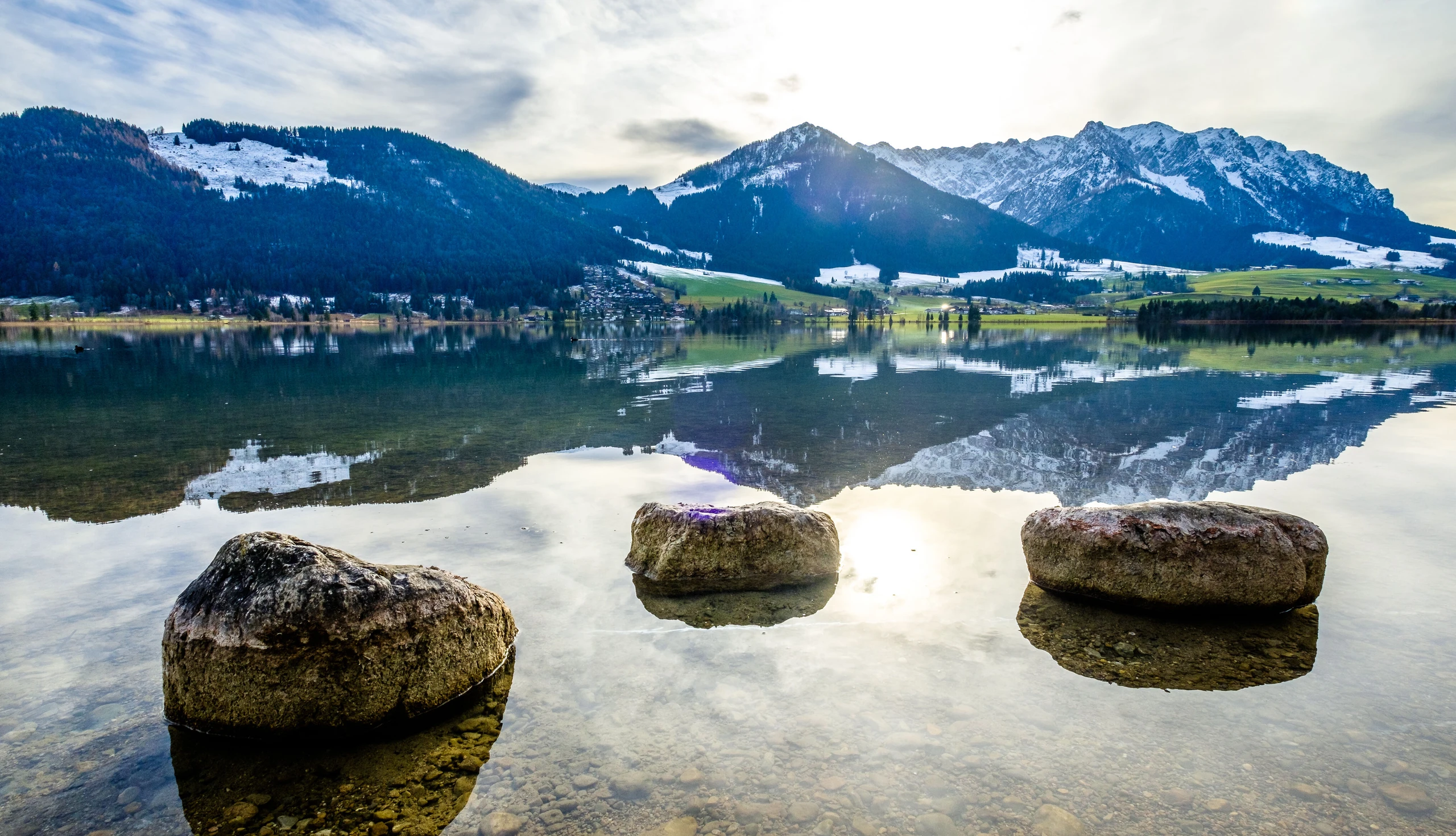 Der Walchsee liegt im Naturschutzgebiet Schwemm und überzeugt mit seiner fantastischen Natur.