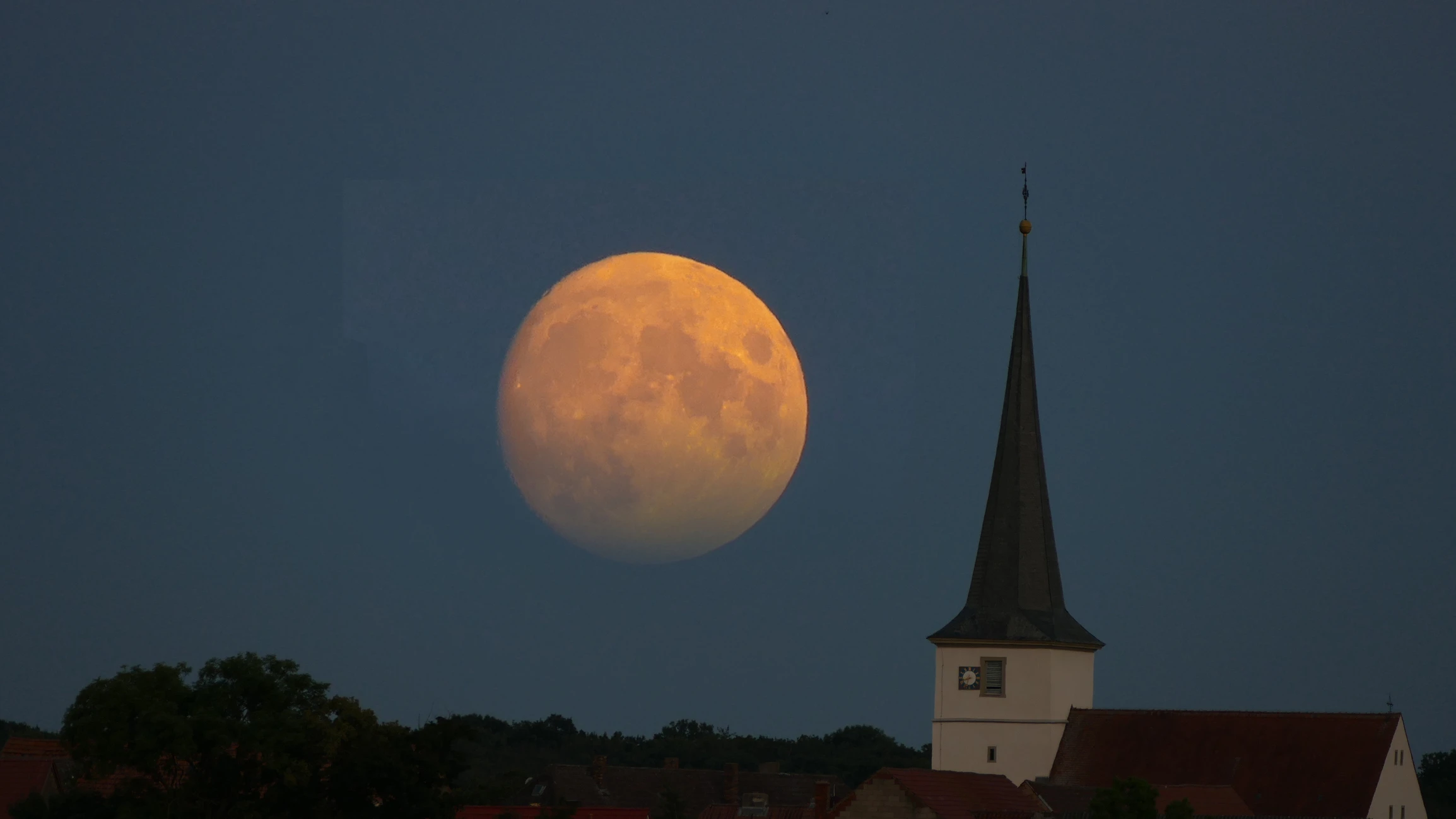 © iStockphoto.com/Hartmut Kosig Blurred image background