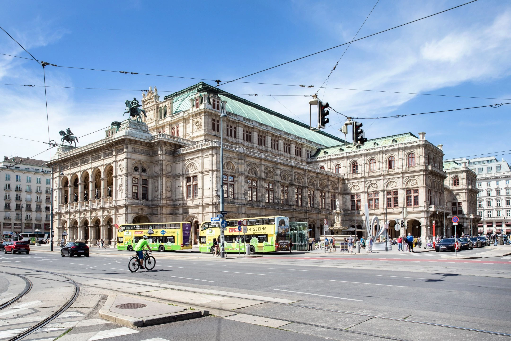 © Elke Mayr Blurred image background