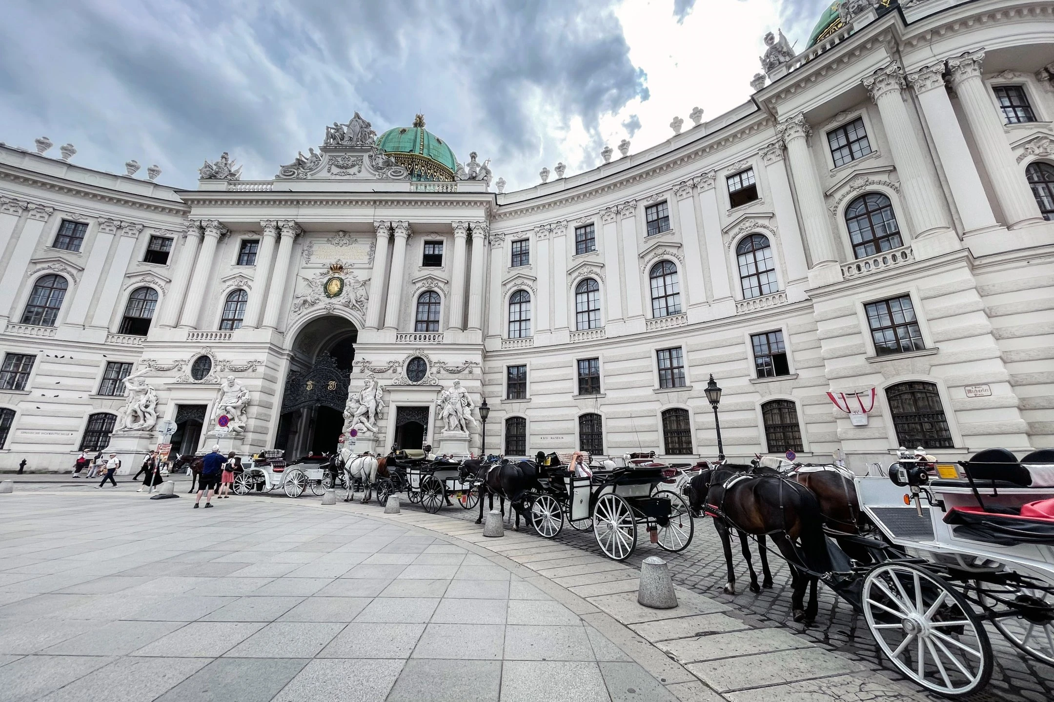 © Elke Mayr Blurred image background