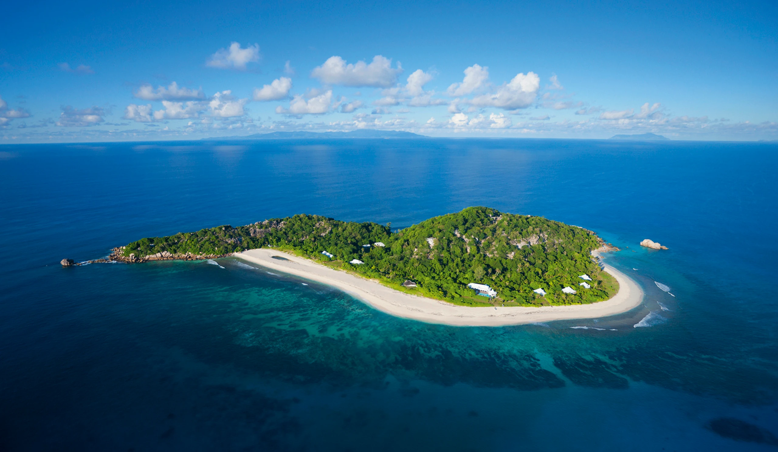 © Photo by Martin Harvey Blurred image background